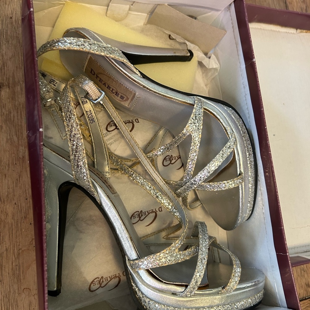Dyeables Gold Platform Heels - Picture 4 of 7
